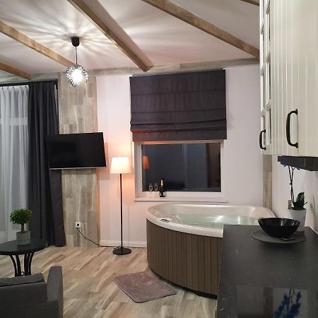 Apartamentai Su Jacuzzi Panevėžys Exteriör bild