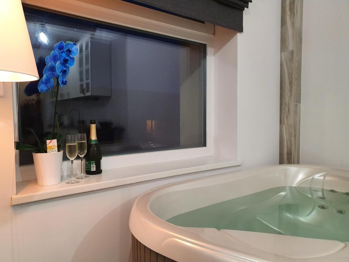 Apartamentai Su Jacuzzi Panevėžys Exteriör bild