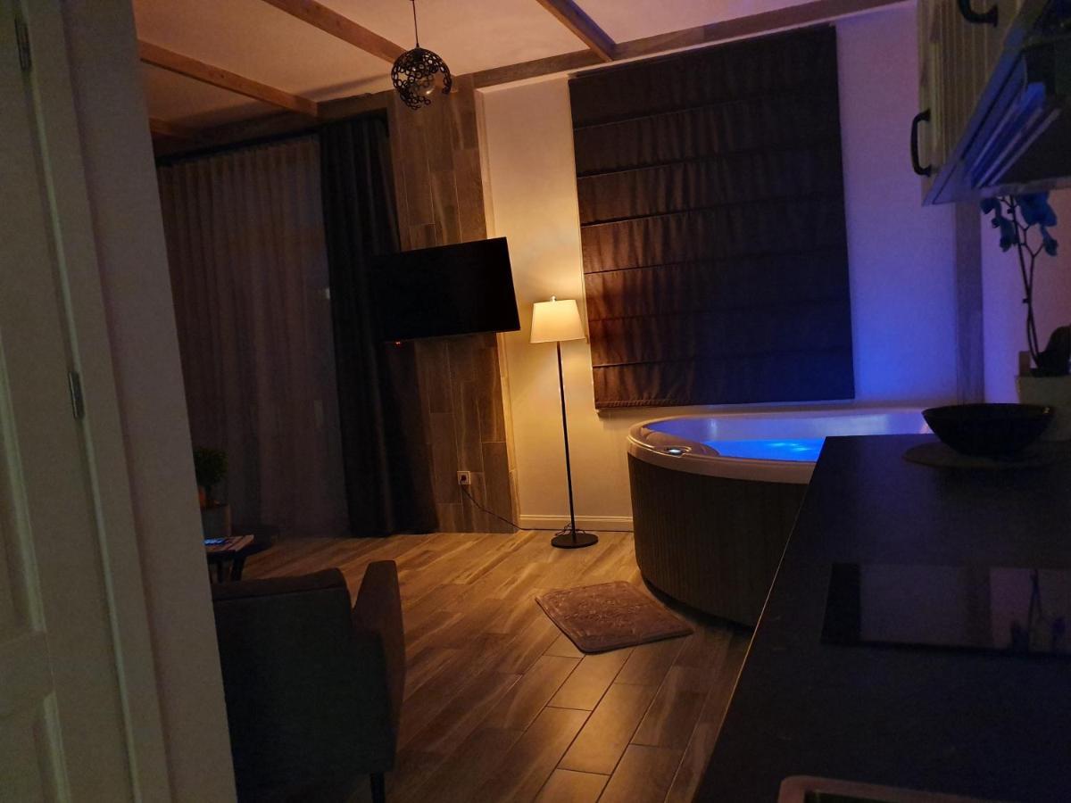 Apartamentai Su Jacuzzi Panevėžys Exteriör bild
